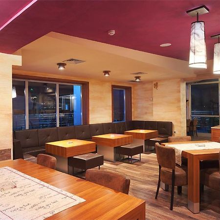Hotel Turist Kraljevo Restoran fotoğraf