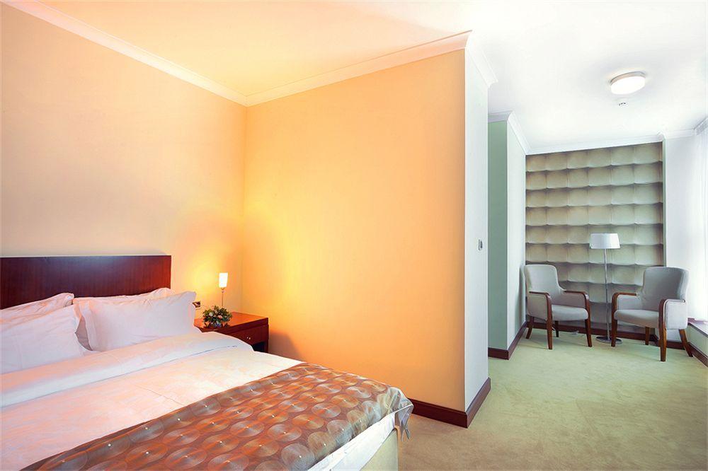 Hotel Turist Kraljevo Oda fotoğraf